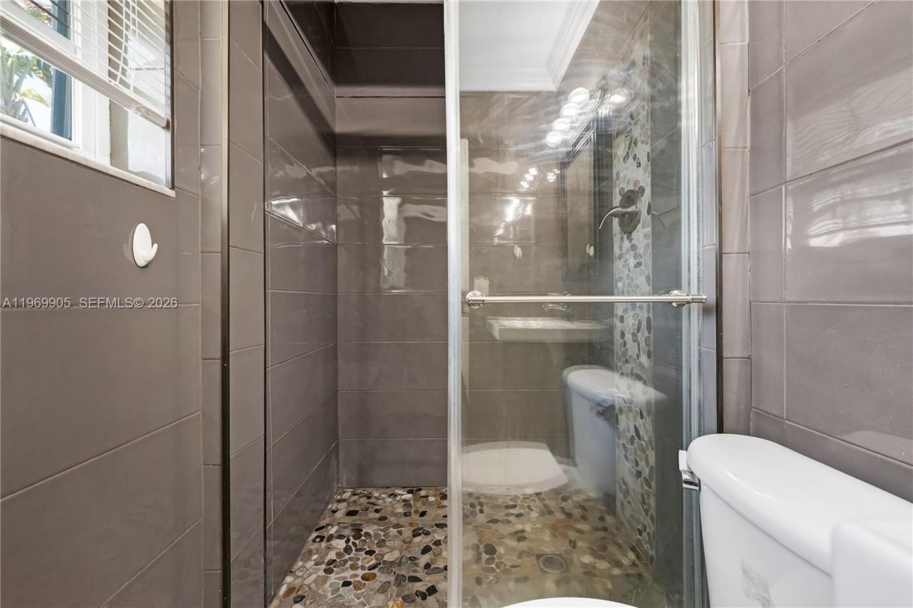 215 Entrada Dr , Unit 1, Hollywood, FL 33021 Photo