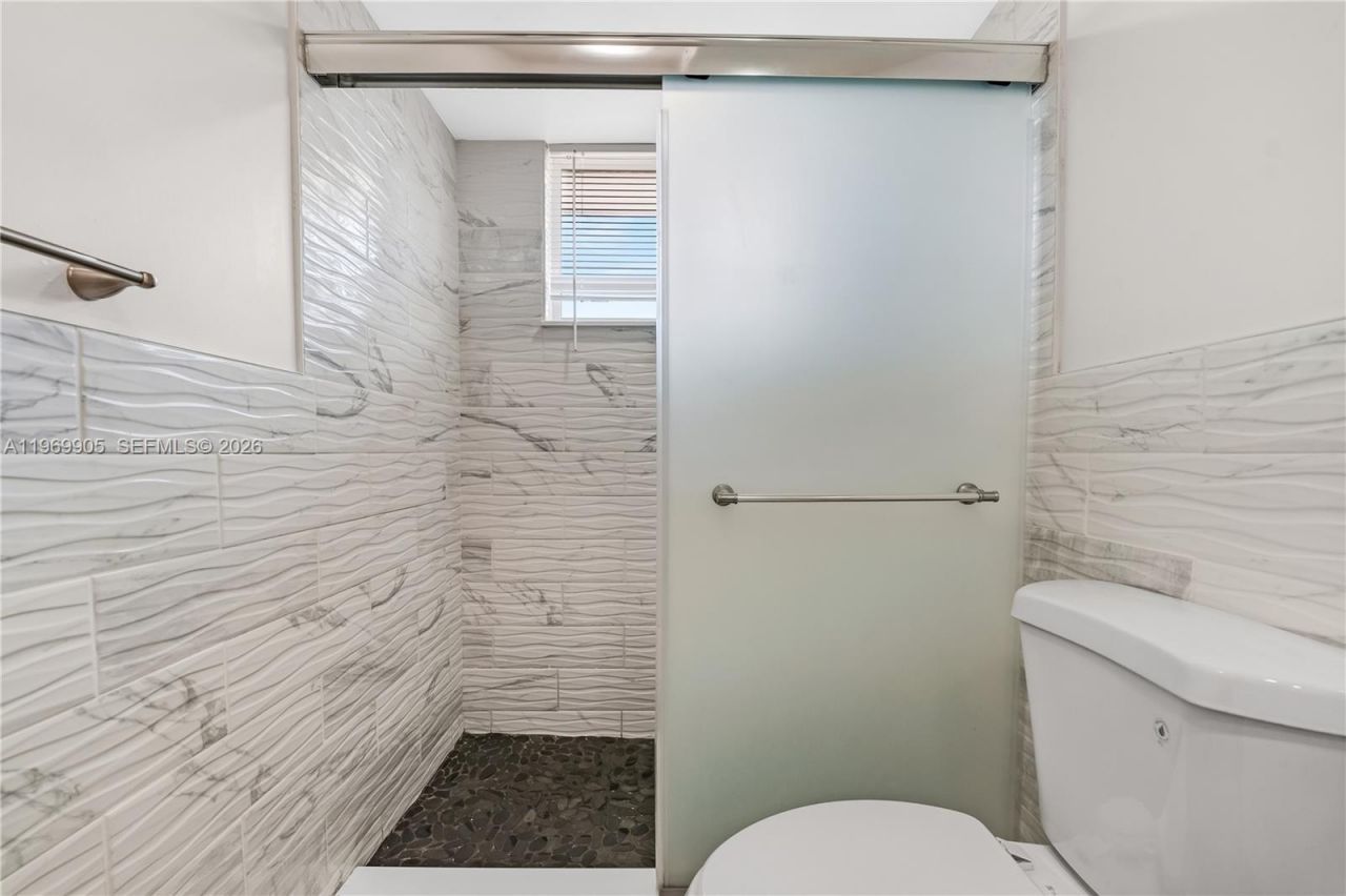 215 Entrada Dr , Unit 1, Hollywood, FL 33021 Photo