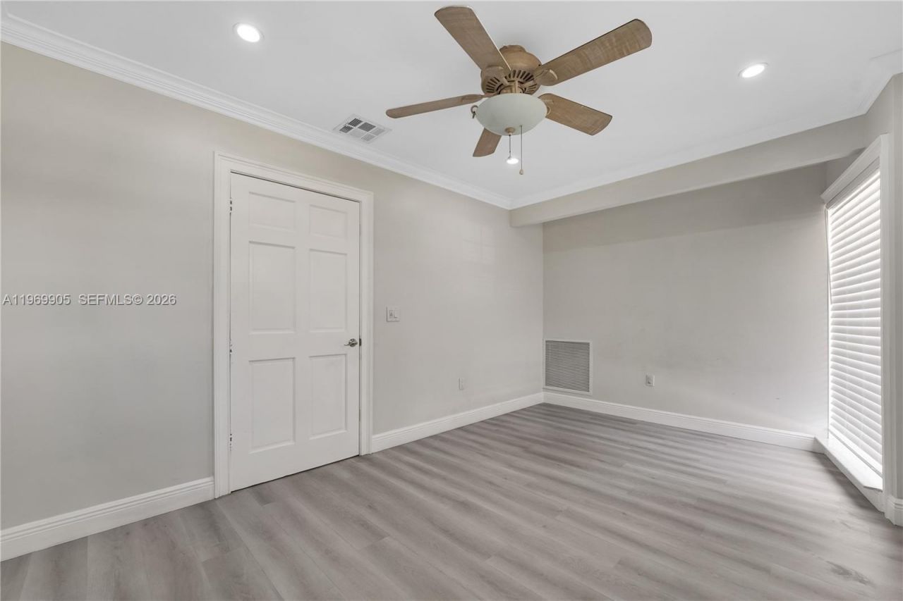 215 Entrada Dr , Unit 1, Hollywood, FL 33021 Photo