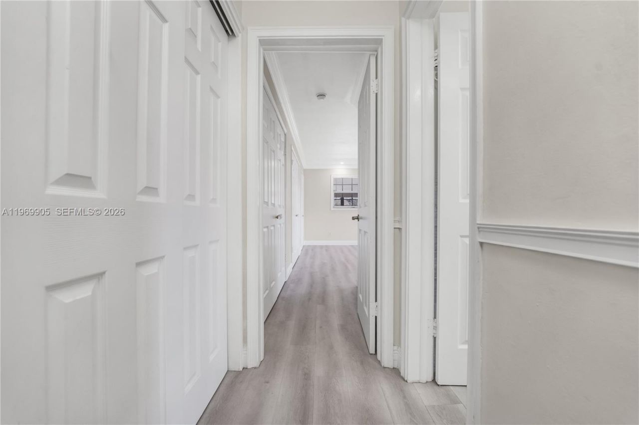 215 Entrada Dr , Unit 1, Hollywood, FL 33021 Photo