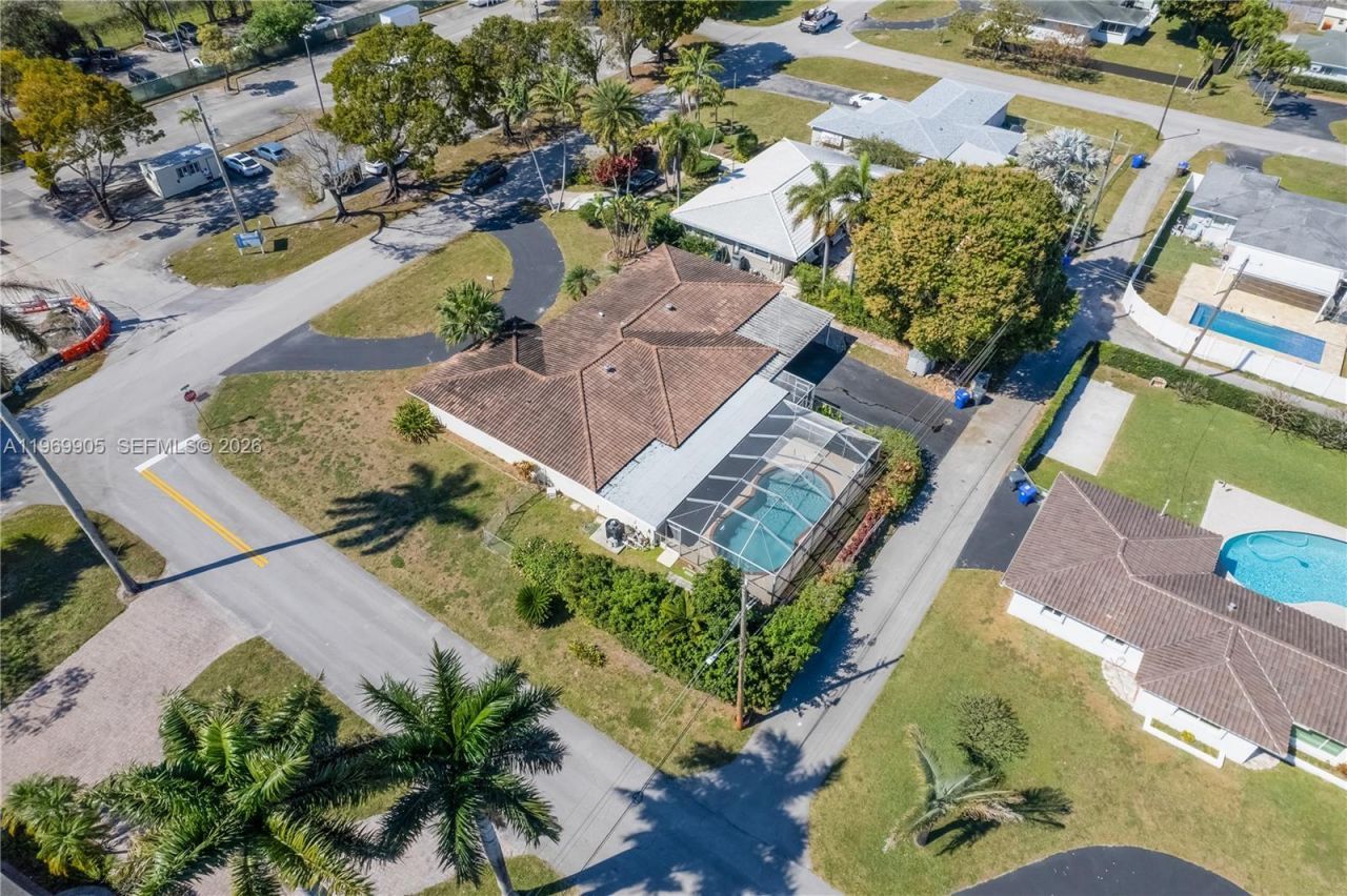 215 Entrada Dr , Unit 1, Hollywood, FL 33021 Photo