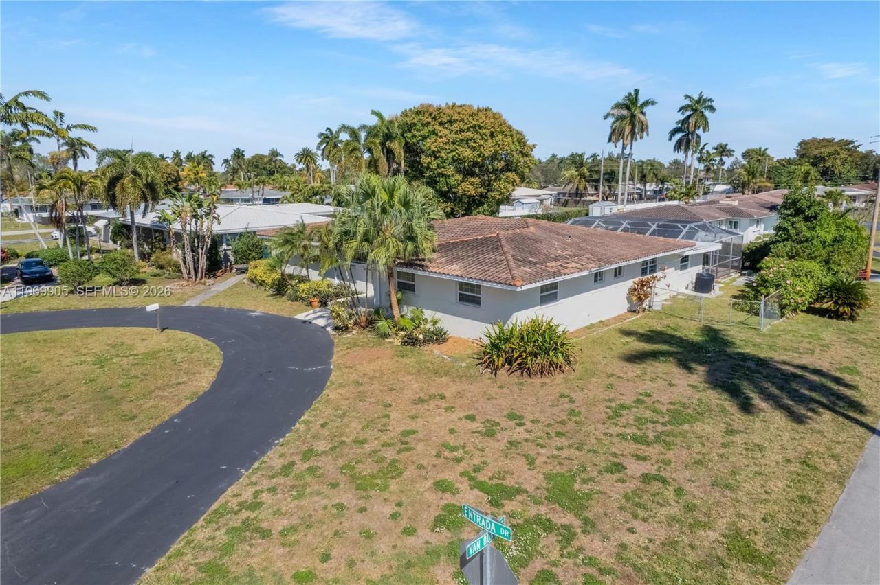 215 Entrada Dr , Unit 1, Hollywood, FL 33021 Photo