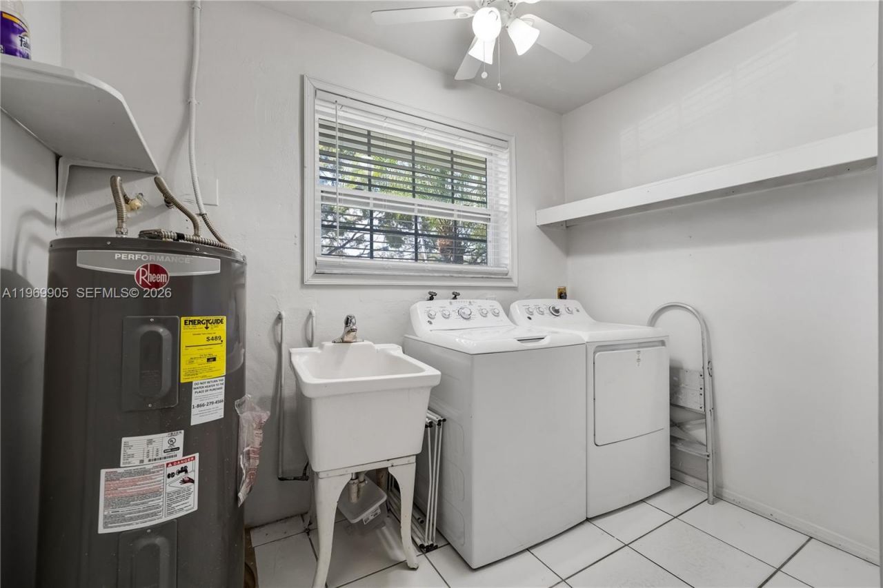 215 Entrada Dr , Unit 1, Hollywood, FL 33021 Photo