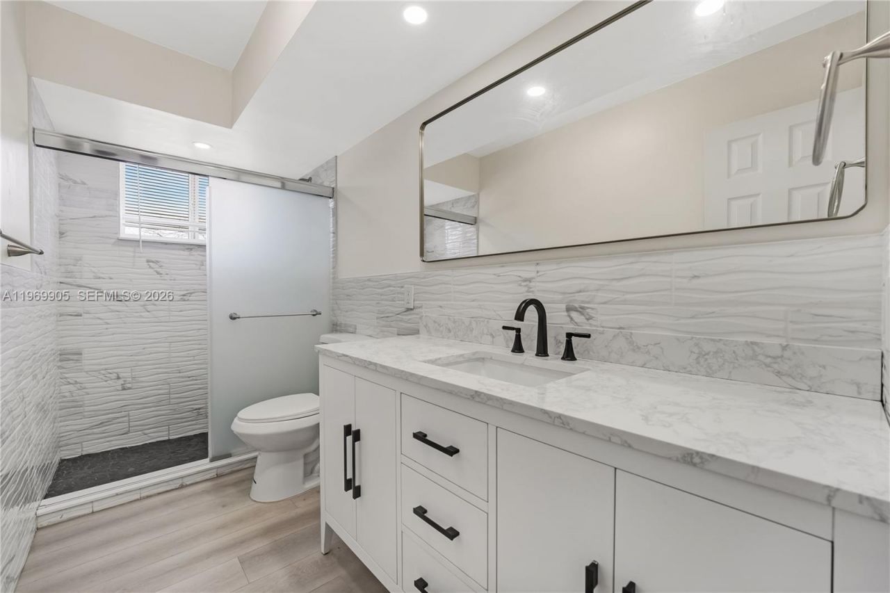 215 Entrada Dr , Unit 1, Hollywood, FL 33021 Photo