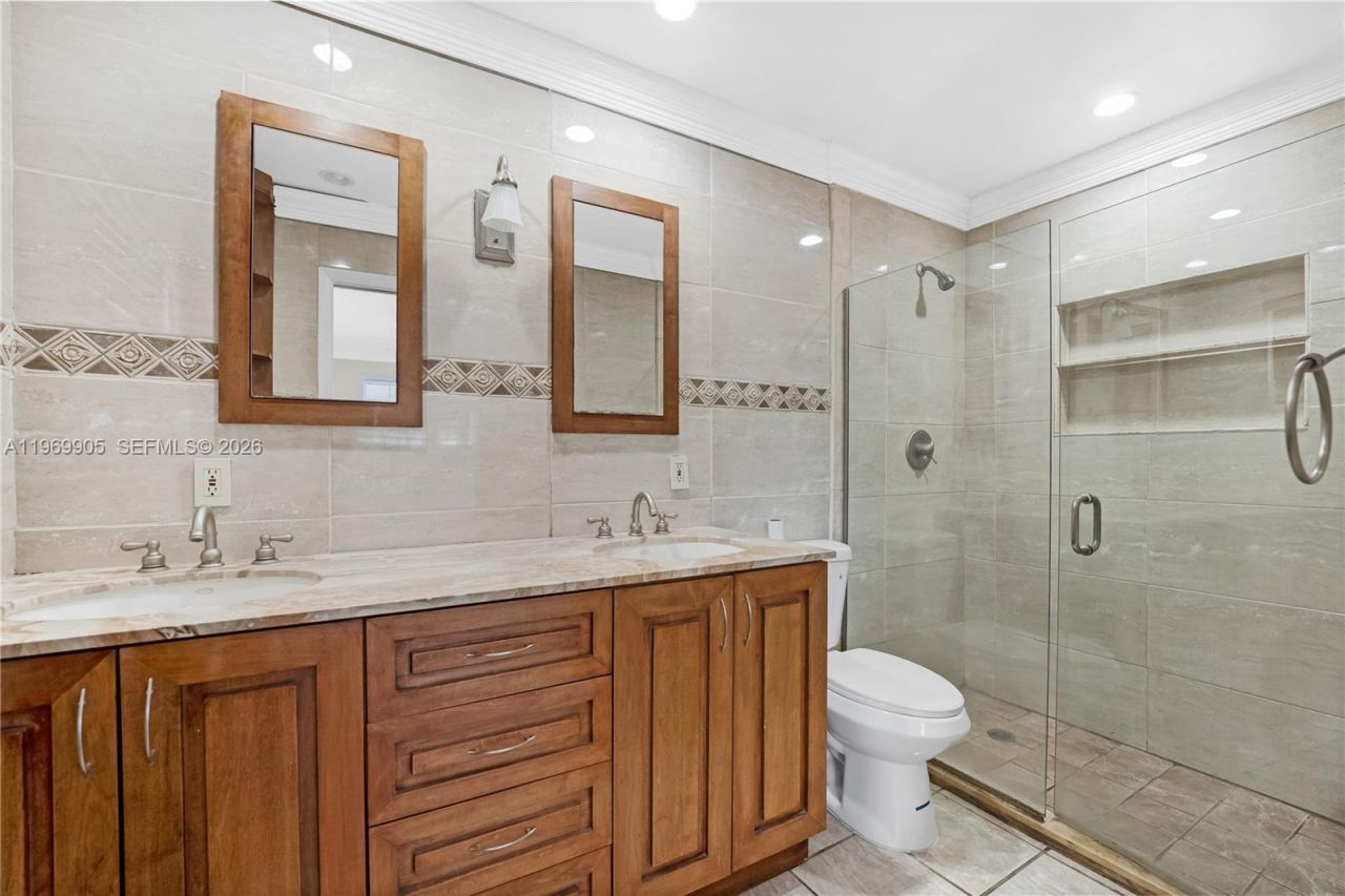 215 Entrada Dr , Unit 1, Hollywood, FL 33021 Photo