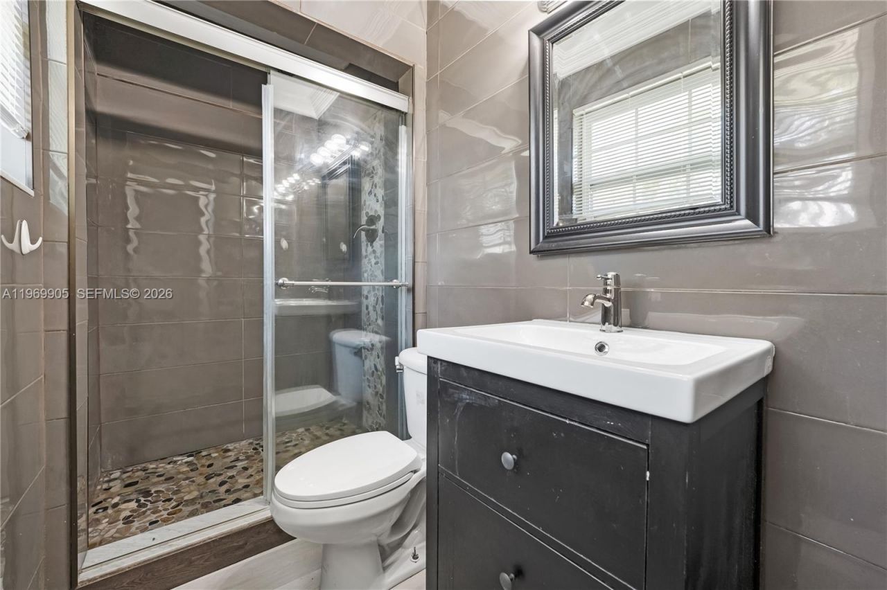 215 Entrada Dr , Unit 1, Hollywood, FL 33021 Photo