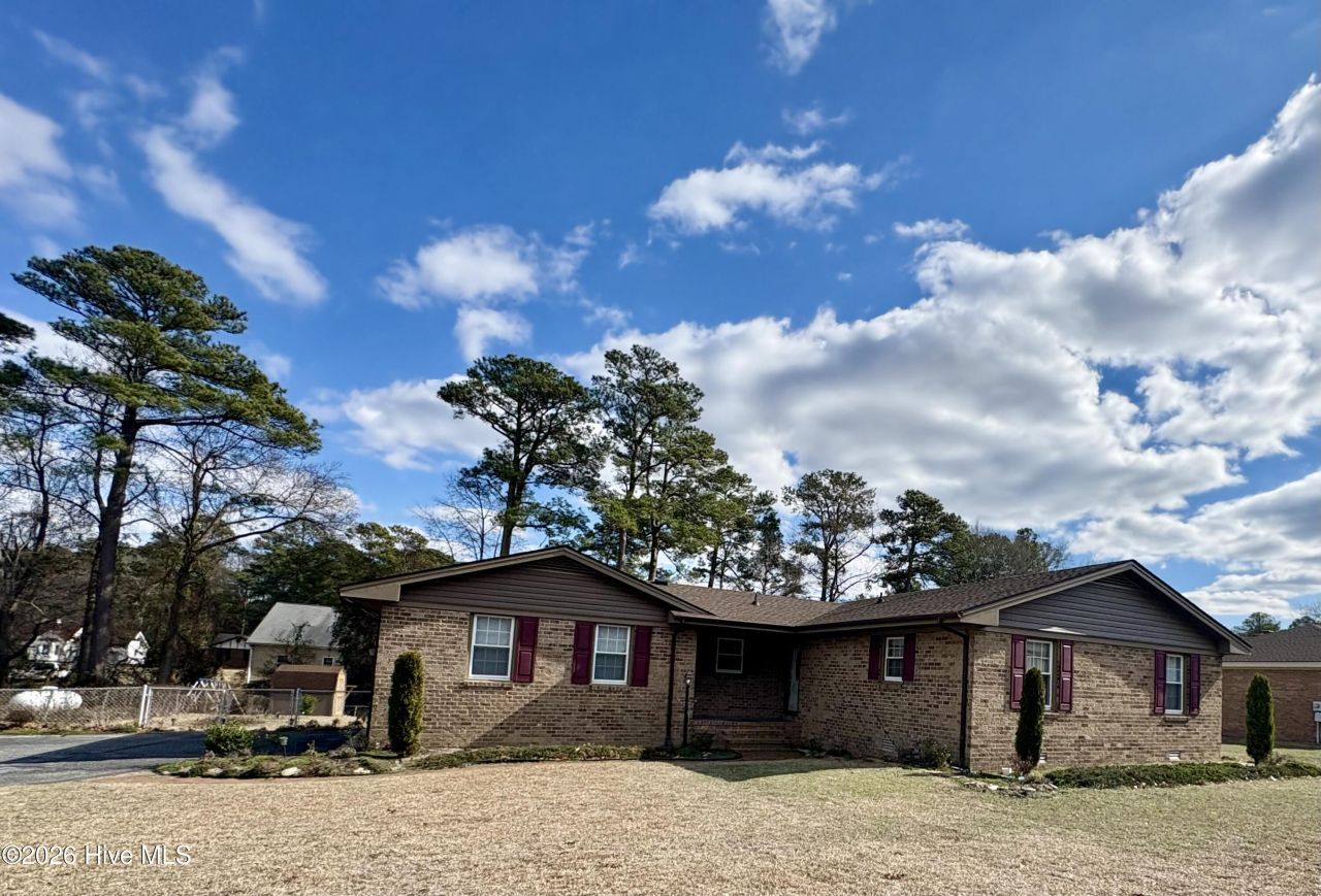 305 Crestwood Drive, Goldsboro, NC 27530 Main Photo