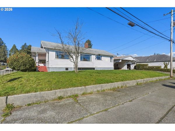 1489 UNION AVE, North Bend, OR 97459