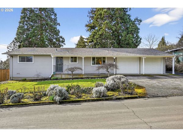 242 NW Ione ST, Dundee, OR 97115
