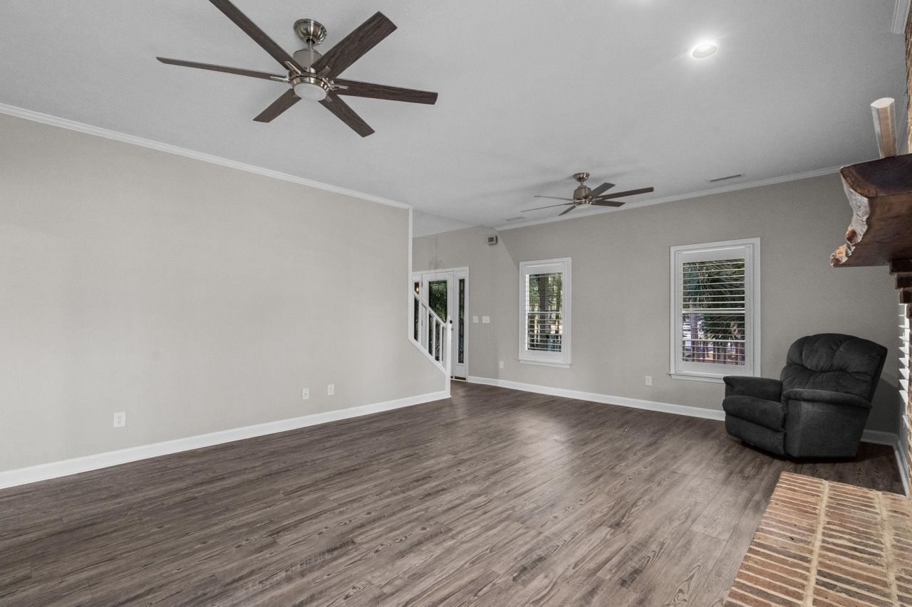 1338 Riverside Dr. Photo 10