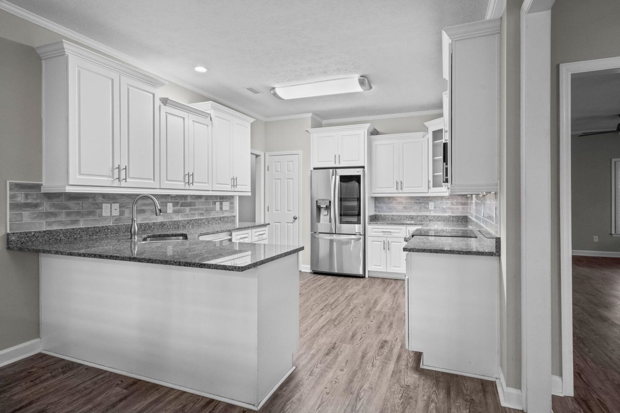 1338 Riverside Dr. Photo 11