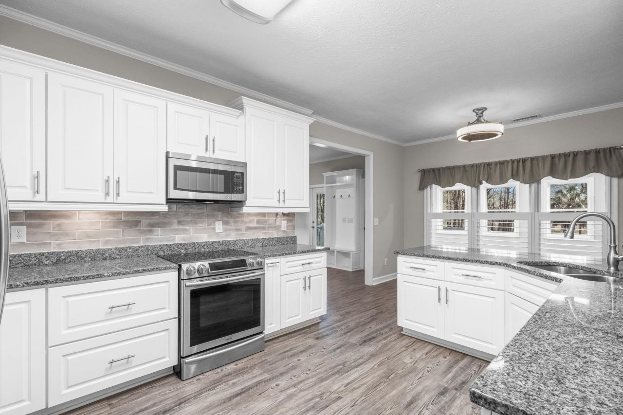 1338 Riverside Dr. Photo 13