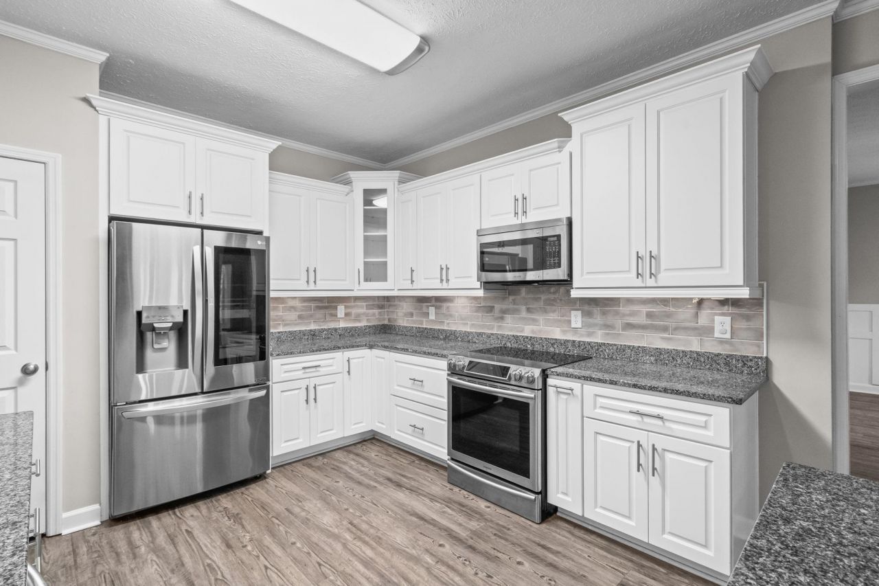 1338 Riverside Dr. Photo 15