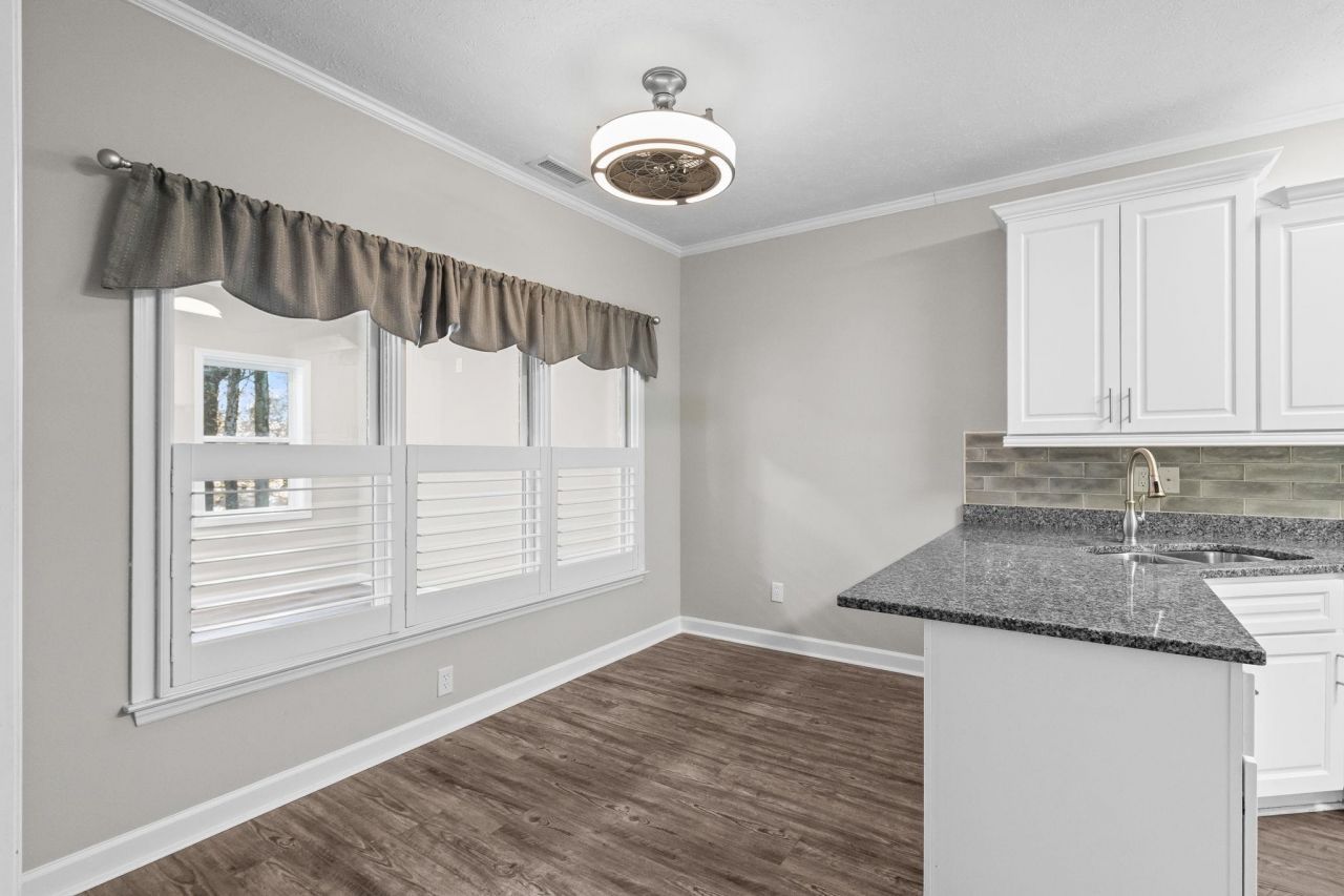 1338 Riverside Dr. Photo 16