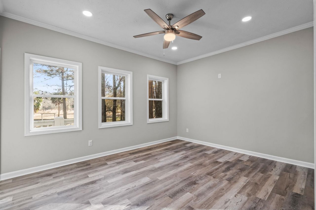 1338 Riverside Dr. Photo 21