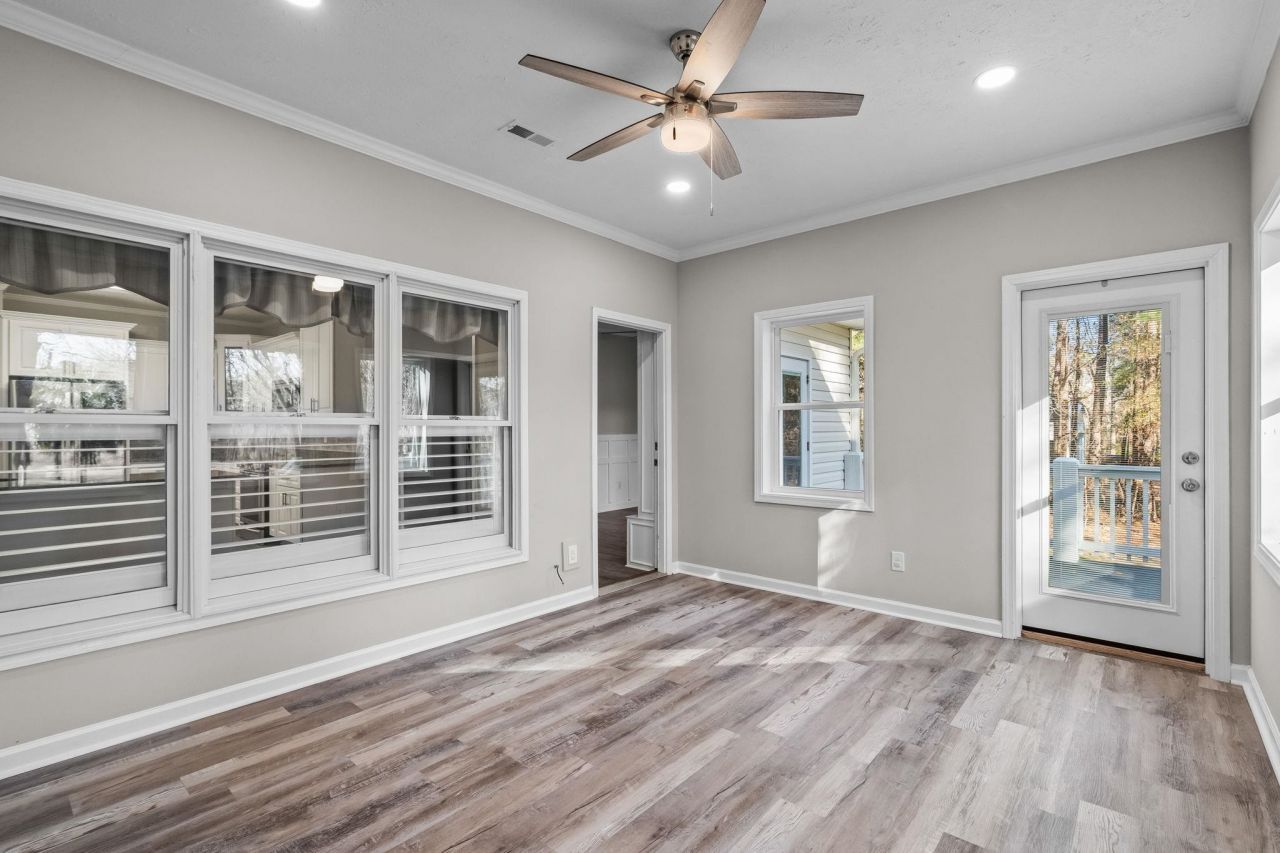 1338 Riverside Dr. Photo 23