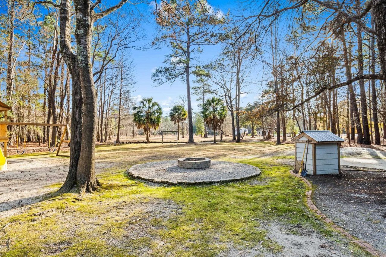 1338 Riverside Dr. Photo 27