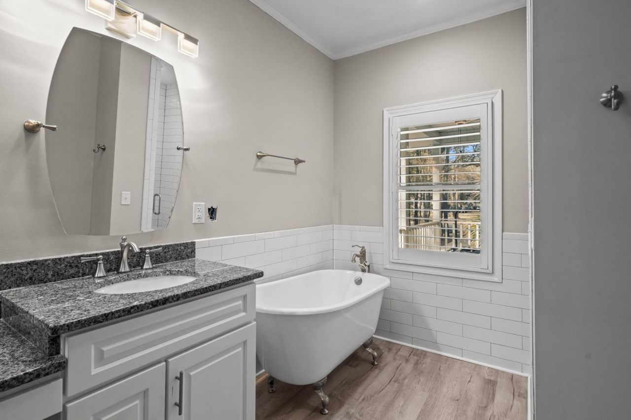 1338 Riverside Dr. Photo 32