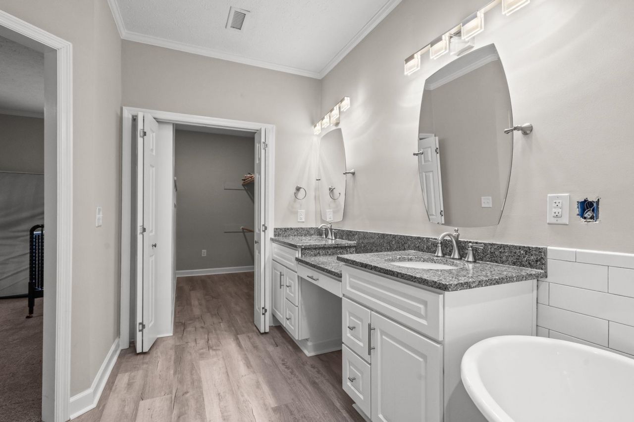 1338 Riverside Dr. Photo 34