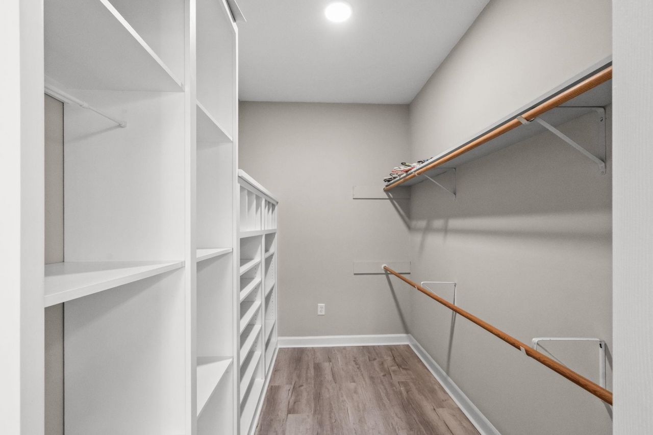 1338 Riverside Dr. Photo 35