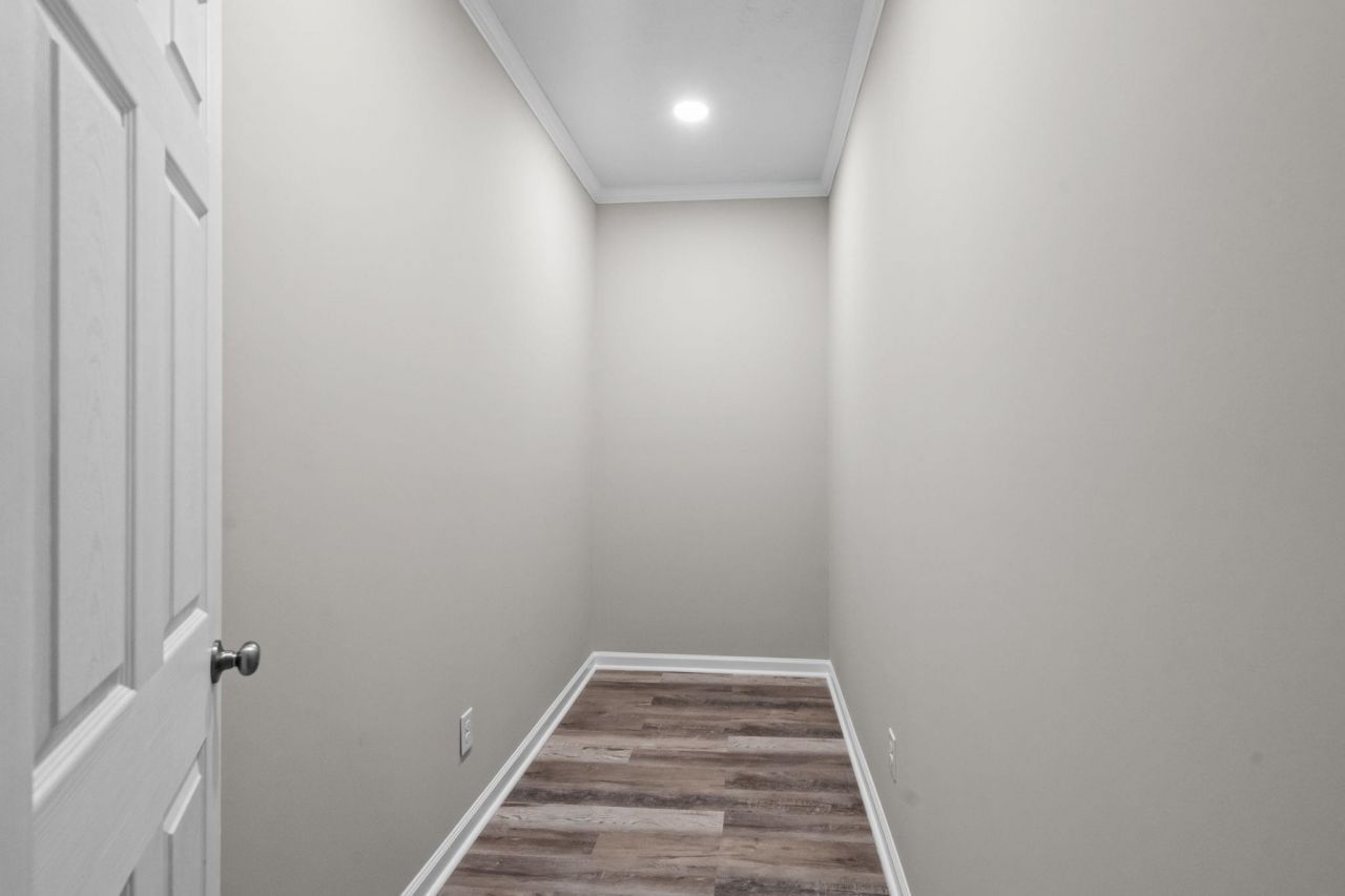 1338 Riverside Dr. Photo 36