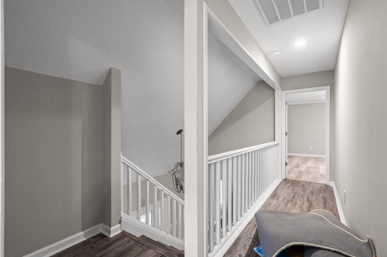 1338 Riverside Dr. Photo 38