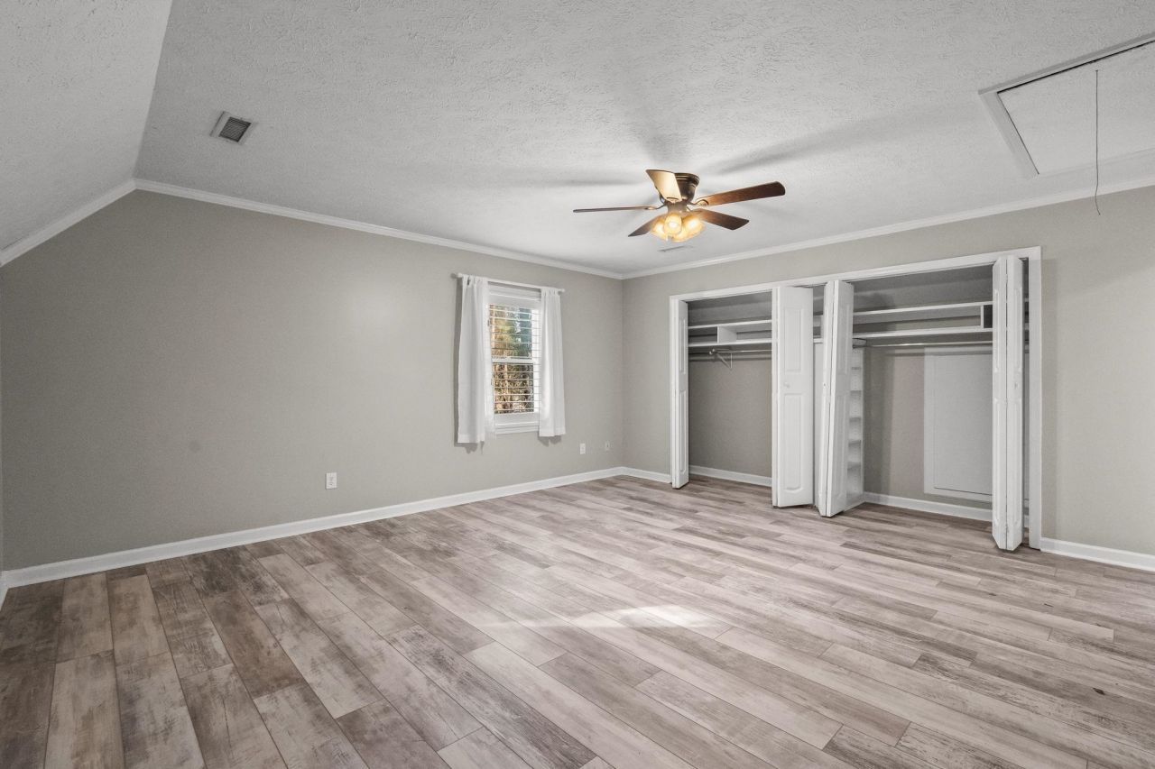 1338 Riverside Dr. Photo 39