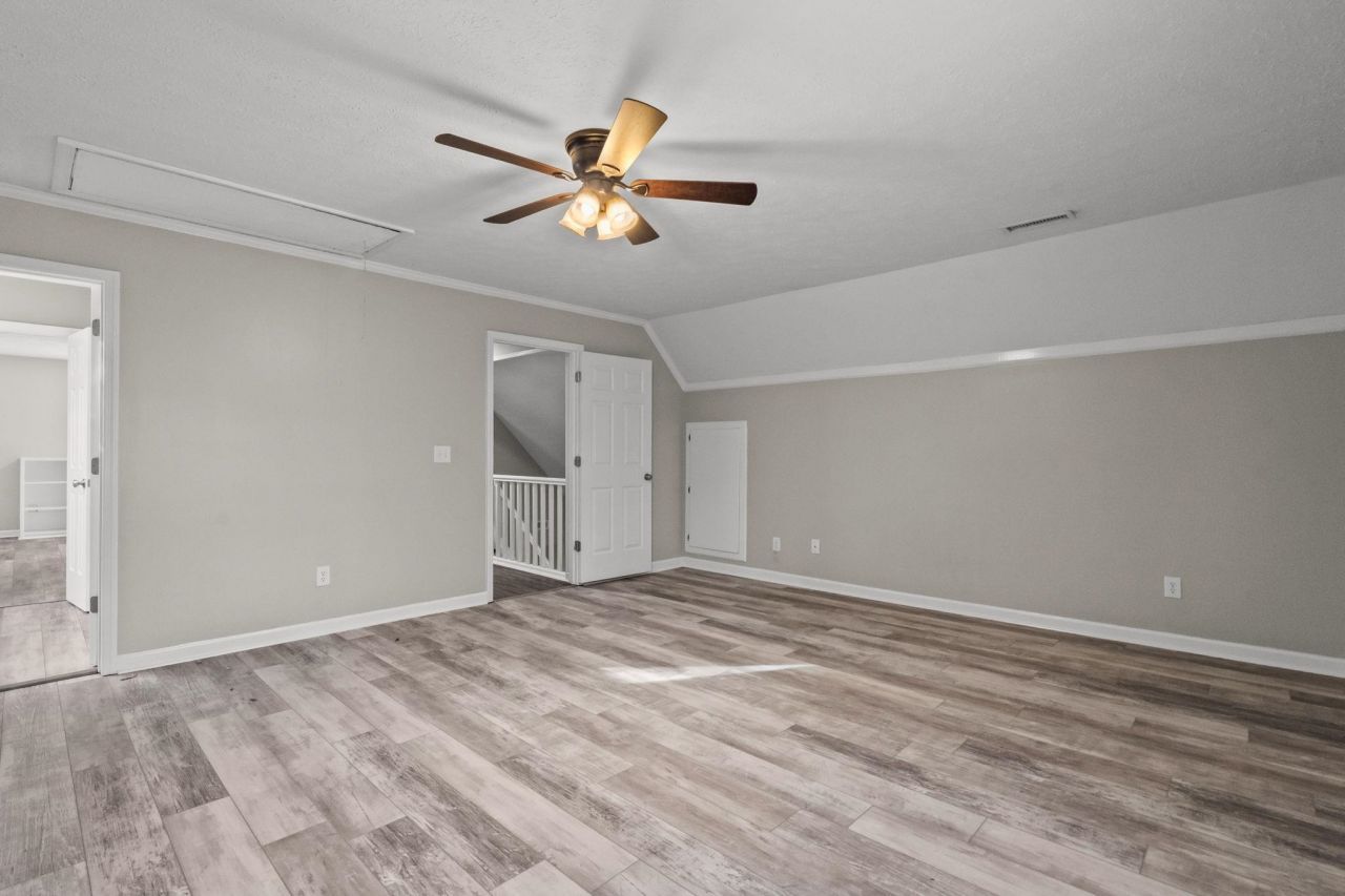 1338 Riverside Dr. Photo 40