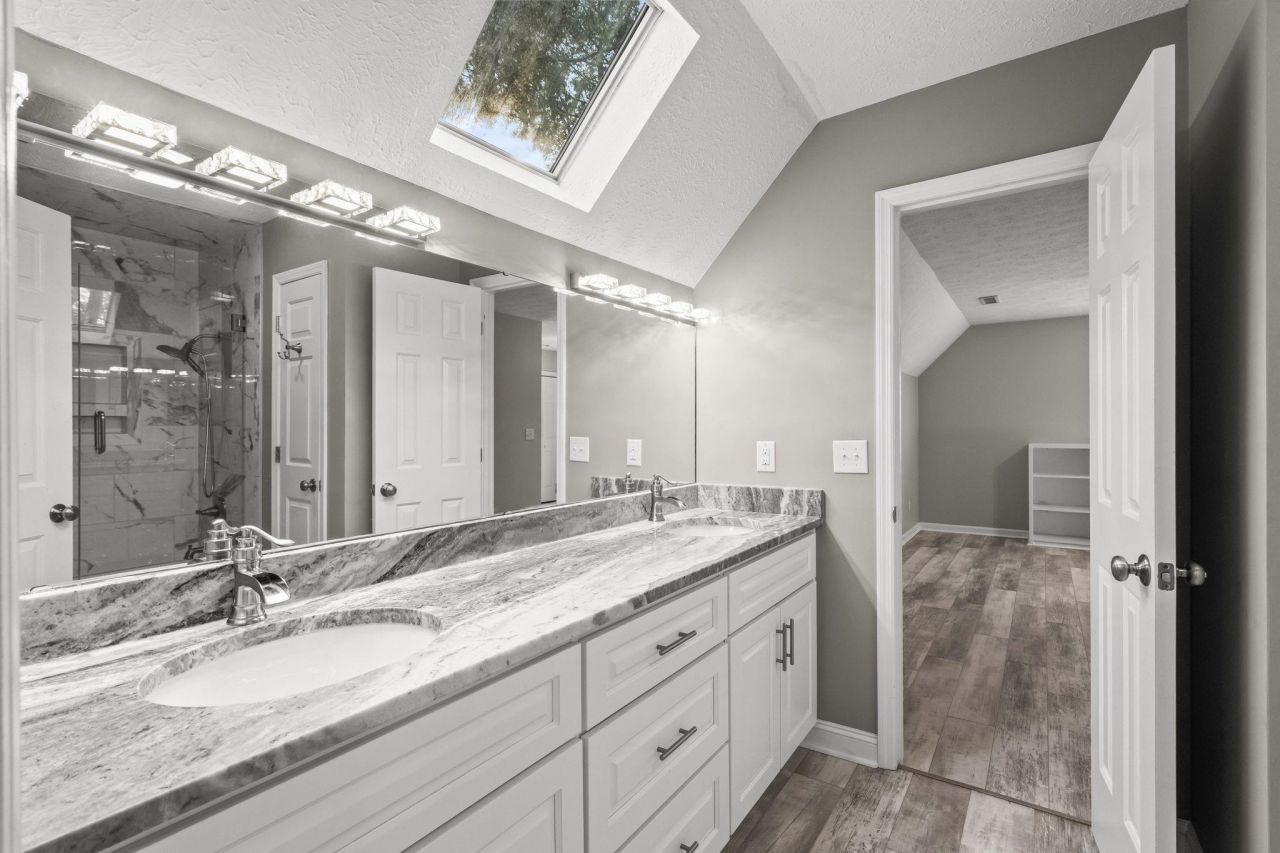 1338 Riverside Dr. Photo 41