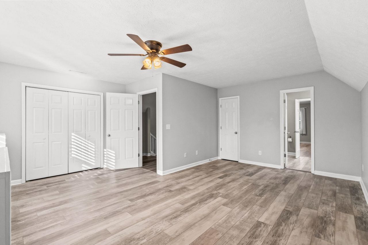 1338 Riverside Dr. Photo 44