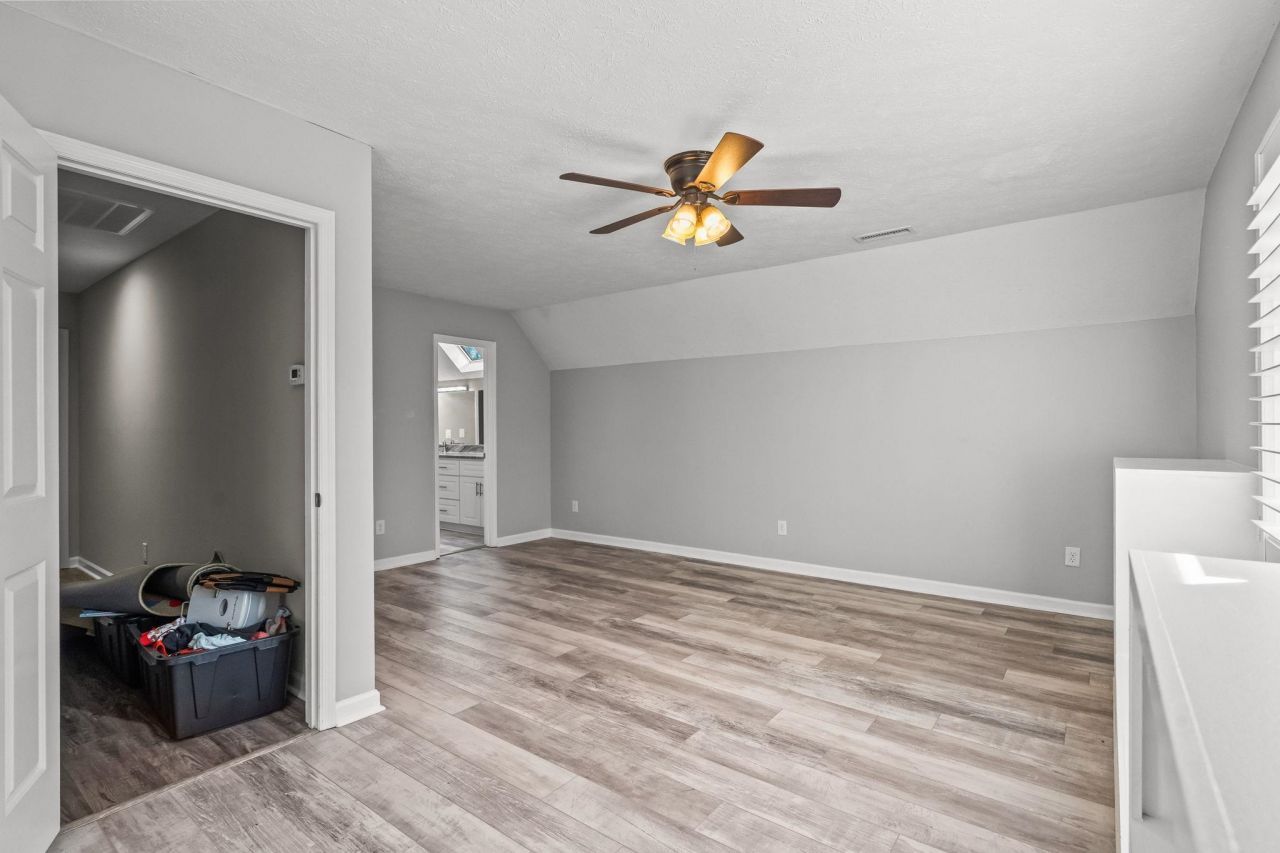 1338 Riverside Dr. Photo 45