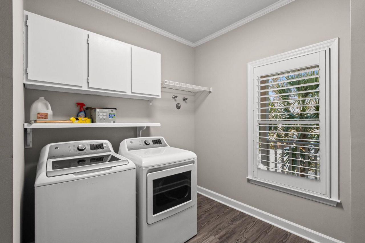 1338 Riverside Dr. Photo 46