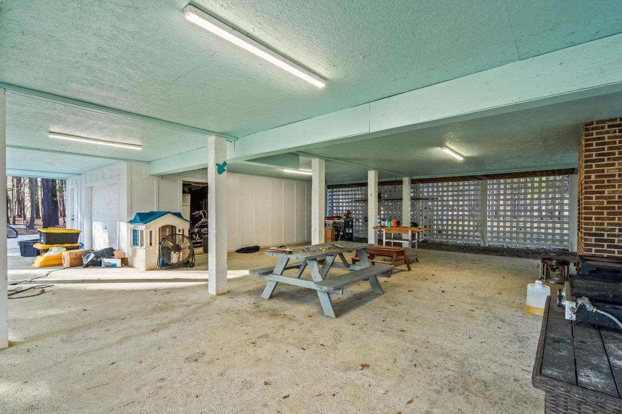 1338 Riverside Dr. Photo 49