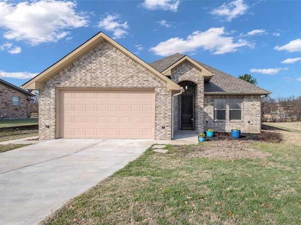 1021 N Maple Street, Muenster, TX 76252