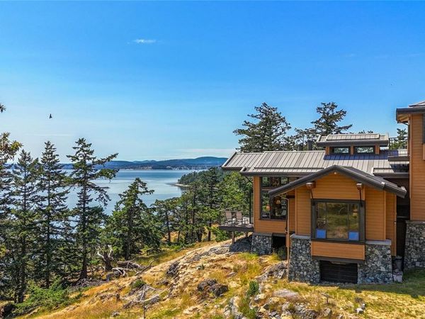 730 Treetops Spur, Sidney Island, BC V8M 1W3