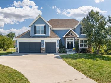 17205 Thomas Lane Road, Smithville, MO 64089