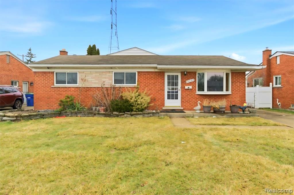 30139 Flanders Avenue, Warren, MI 48088 Main Photo