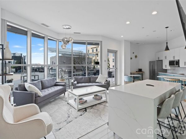 333 W Trade Street, Unit 2103, Charlotte, NC 28202