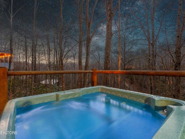 2457 N School House Gap Rd, Sevierville, TN 37876