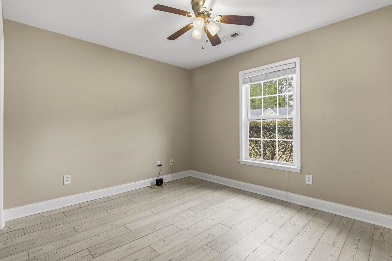 238 Macarthur Dr. Photo 10