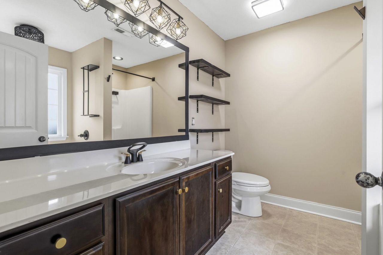 238 Macarthur Dr. Photo 14