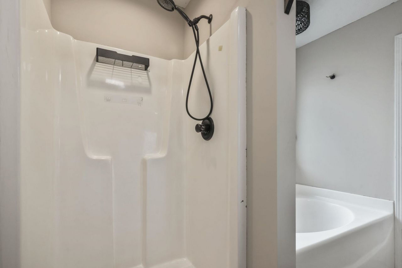 238 Macarthur Dr. Photo 15