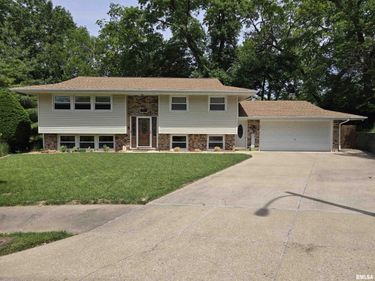 4 CRIMSON Court, Pekin, IL 61554