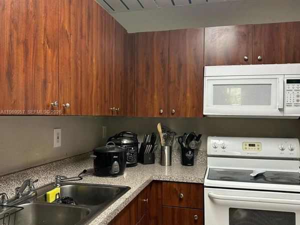 10000 NW 80th Ct, Unit 2433, Hialeah Gardens, FL 33016