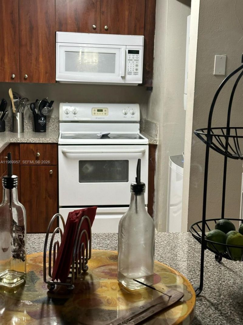 10000 NW 80th Ct, Unit 2433, Hialeah Gardens, FL 33016 Photo