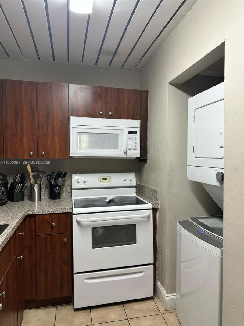 10000 NW 80th Ct, Unit 2433, Hialeah Gardens, FL 33016 Photo