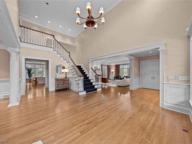 31900 Pinetree Road, Cleveland, OH 44124 Photo 4