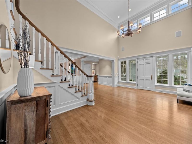 31900 Pinetree Road, Cleveland, OH 44124 Photo 5