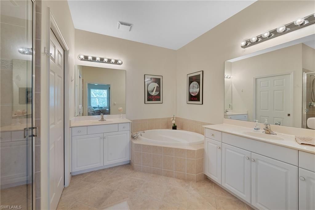 3993 Bishopwood Ct E, Unit 9-204, Naples, FL 34114 Photo
