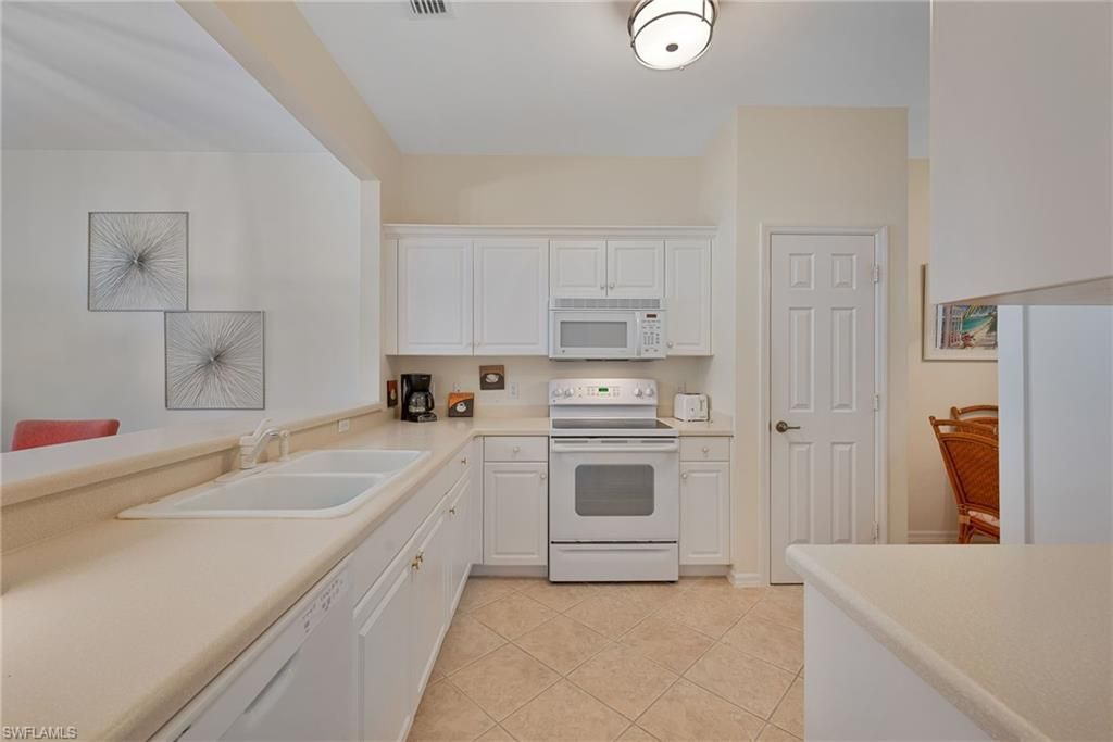 3993 Bishopwood Ct E, Unit 9-204, Naples, FL 34114 Photo